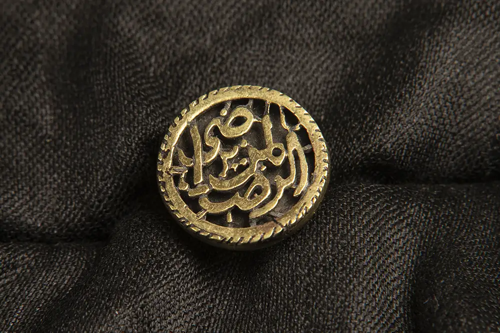 Anillo con inscripción árabe