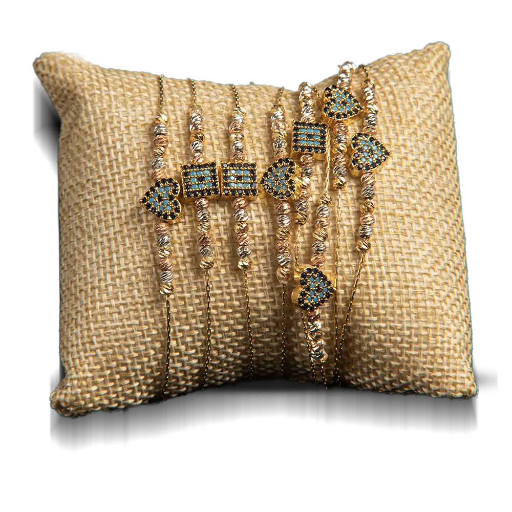 Pulsera de corazón y cuadros color turquesa y negro