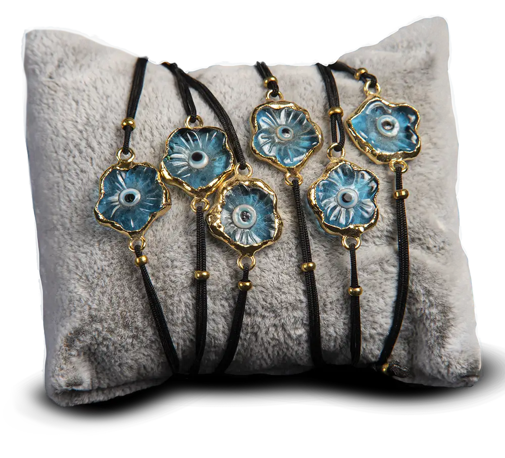 Pulseras color aquamarina y ojos