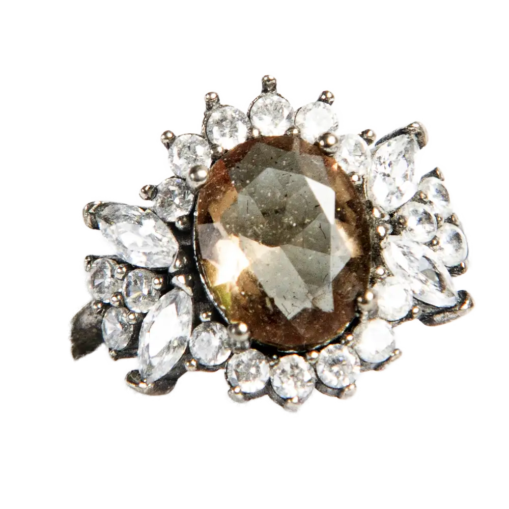 anillo color ámbar en forma de ramo floral